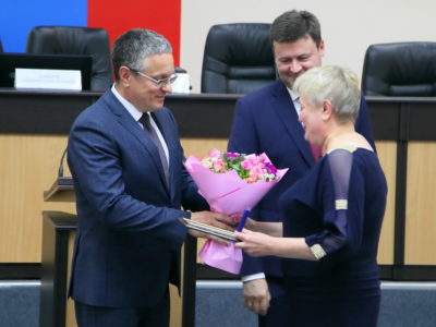 Накануне Дня города в Калуге вручили награды заслуженным работникам