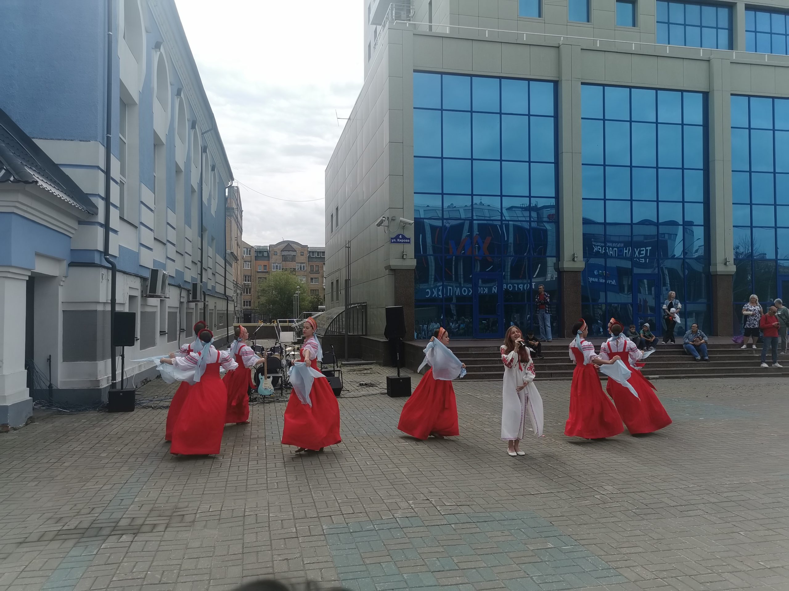 Праздничные мероприятия прошли возле Калужского дома музыки — Газета  «Калужская неделя»