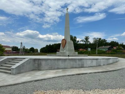 В Калужской области открылся памятник «Слава Богу»