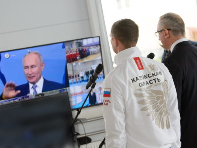 Президент России Владимир Путин дал старт работе спорткомплекса с бассейном в Балабаново.