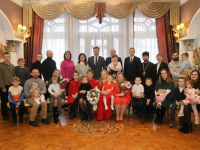 Калужских многодетных матерей чествовали во Дворце торжеств