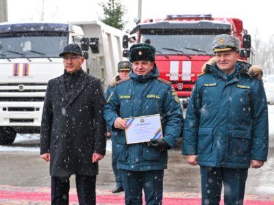 Глава МЧС передал новую технику калужским пожарным и спасателям