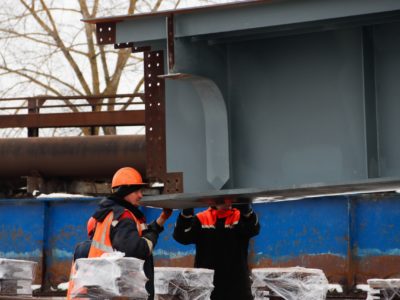 Строители приступили к монтажу пролетов «Синих мостов»