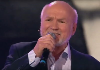 Музыкант из Калужской области исполнил мировой хит в программе Андрея Малахова