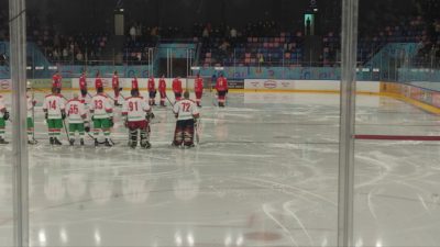 В Калуге проходит хоккейный матч в честь 90-летнего юбилея Юрия Гагарина