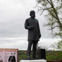 В Калуге установили памятник городскому голове Ивану Ципулину