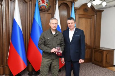Губернатор Калужской области Владислав Шапша получил награду от  главы ЛНР Леонида Пасечника