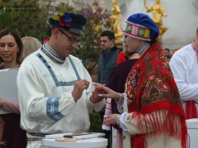 Калужская пара поженилась на Всероссийском свадебном фестивале