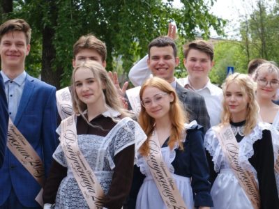 Со школой в Калужской области попрощаются более четырех тысяч выпускников