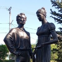В Полотняном Заводе открыли памятник Пушкину и Гончаровой