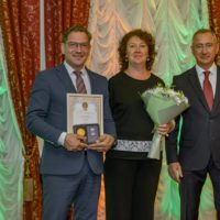 Владислав Шапша вручил медали «За любовь и верность» супружеским парам