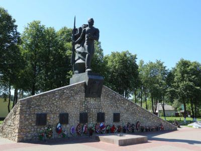 Юхновский мемориал отремонтируют к 80-летию Победы