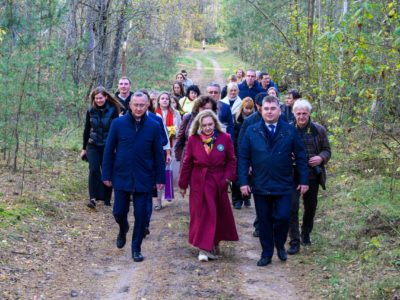 Владислав Шапша прошел с Анной Громовой по тропе «Сергиев Скит»