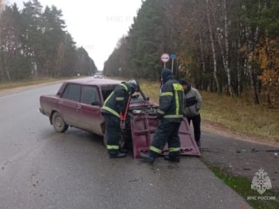 Водитель «семерки» попал в больницу после тройного ДТП