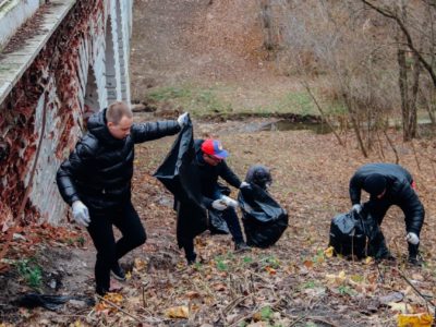 Сотрудники калужской горуправы прибрались в Березуйском овраге