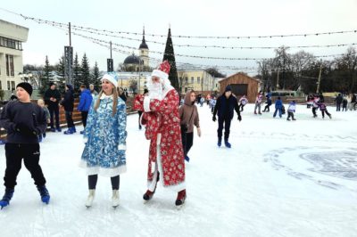 В Калуге заработал каток на Старом Торге