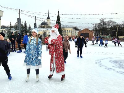 В Калуге заработал каток на Старом Торге