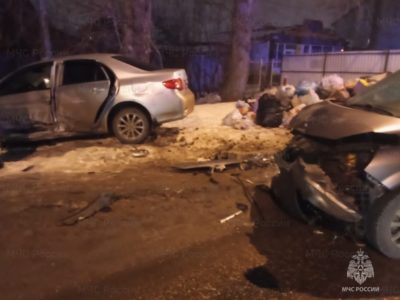 Водитель легковушки получил травмы в тройном ДТП на Тарутинской