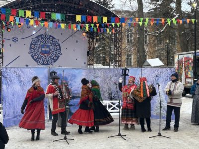 Калужане отмечают грядущее Рождество Христово весёлым гулянием