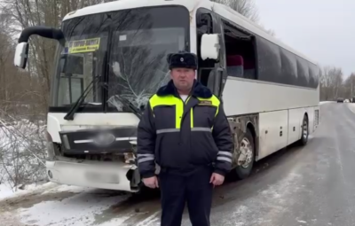 Водитель легковушки погиб после столкновения с автобусом