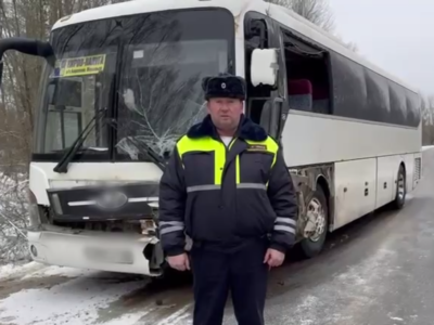 Водитель легковушки погиб после столкновения с автобусом