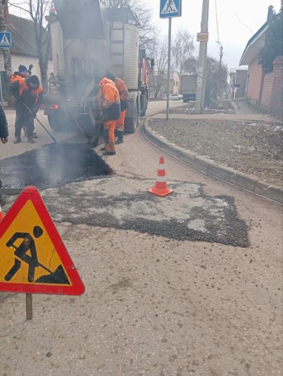 Ямы залатали еще на шести улицах Калуги