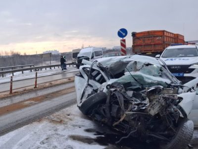 Два микроавтобуса и легковушка столкнулись на трассе М3 «Украина»