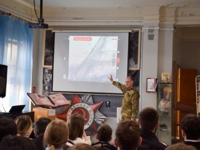 Дмитрий Афанасьев провел урок мужества для калужских школьников Дмитрий Афанасьев провел урок мужества для калужских школьников