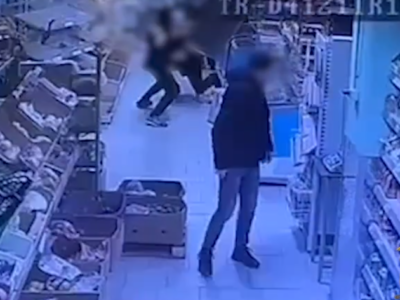 Следствие переквалифицировало обвинение самокатчику, избившему пенсионера в магазине