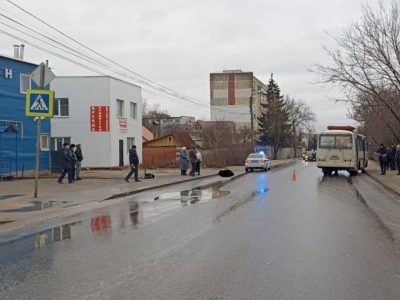 70-летняя женщина погибла под колесами автобуса в Калуге
