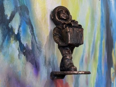 Ко Дню космонавтики Калуга получила юбилейного космонавтика