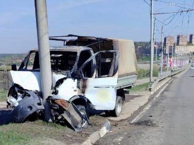 «Газель» сгорела на мосту: два человека попали в больницу