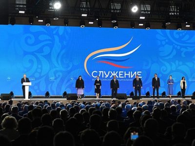 Путин наградил победителя премии «Служение»