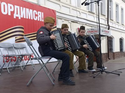 На Театральной выступили баянисты и аккордеонисты