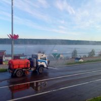 Улицы Калуги приводят в порядок после праздничных мероприятий