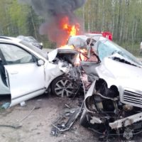 Mercedes-Benz сгорел в результате тройного ДТП. Водитель погиб