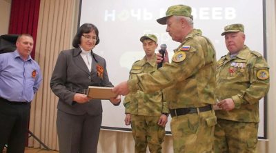 Внучке погибшего красноармейца передали его награду
