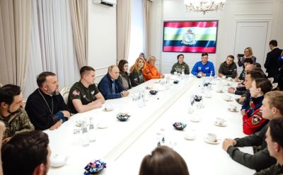 Калужский волонтер рассказал Владимиру Путину о работе в Курской области Калужский волонтер рассказал Владимиру Путину о работе в Курской области