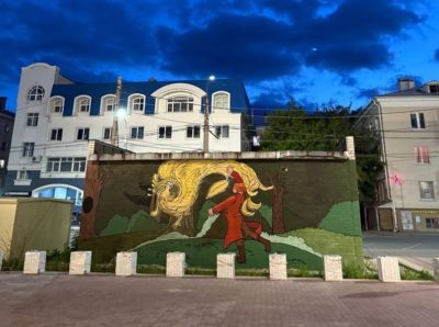 К премьере на новой сцене ТЮЗ получил граффити с Жар-птицей