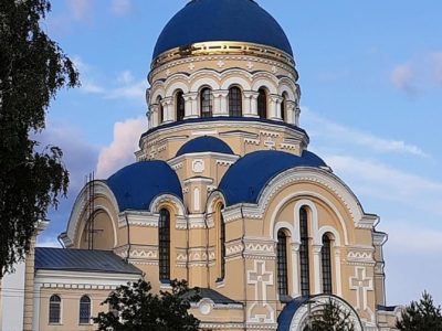 На купол собора калужского монастыря вернули крест