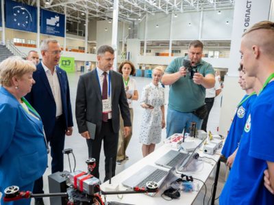 Калужские компании представили свои проекты на Всероссийском форуме «Беспилотная эволюция» Калужские компании представили свои проекты на Всероссийском форуме «Беспилотная эволюция»