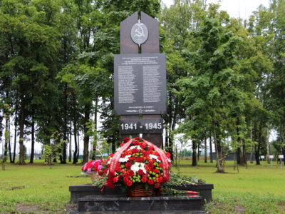 Сотрудники УФСБ России по Калужской области почтили память погибших в годы ВОВ