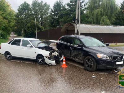 Два человека попали в больницу после ДТП в Калуге