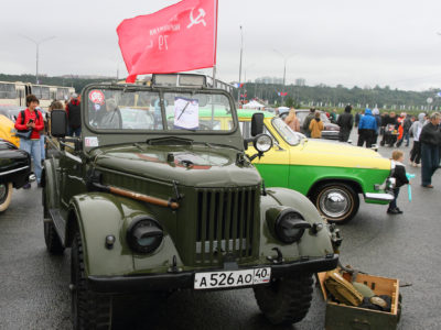 В Калуге прошла выставка ретроавтомобилей