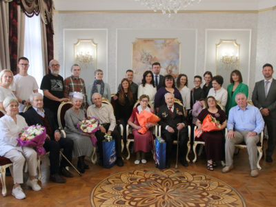 В канун Дня города в Калуге чествовали золотых, бриллиантовых и коронных юбиляров семейной жизни