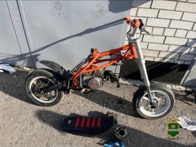 В Калуге двое подростков разобрали угнанный питбайк