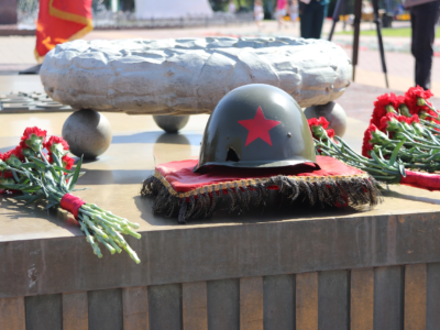Калужане почтили память павших в годы Великой Отечественной войны в День города Калужане почтили память павших в годы Великой Отечественной войны в День города