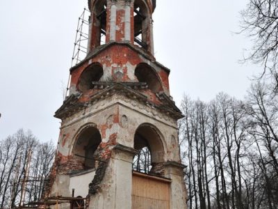 В Калужской области начали реставрировать колокольню XIX века