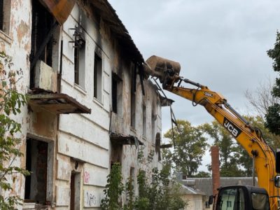 На улице Салтыкова-Щедрина начался снос еще одного дома
