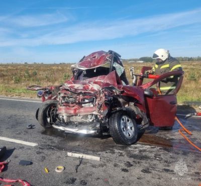 На трассе под Калугой столкнулись три автомобиля 